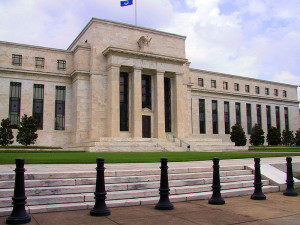 La sede centrale della Federal Reserve, a Washington, DC (foto di Rdsmith4).