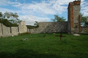 FIG.5 Cimitero di Casaglia, Monte Sole, Marzabotto. Archivio Fondazione Scuola di Pace di Monte Sole 