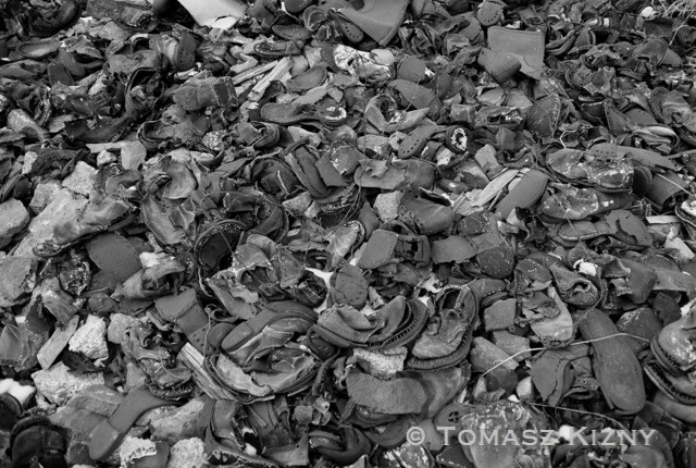 Scarpe di detenuti vicino al vecchio campo Central’ny (Centrale), nella valle del Terrasovyj.  Il campo del Butugičak accoglieva quasi esclusivamente prigionieri politici condannati al regime penitenziario più duro 