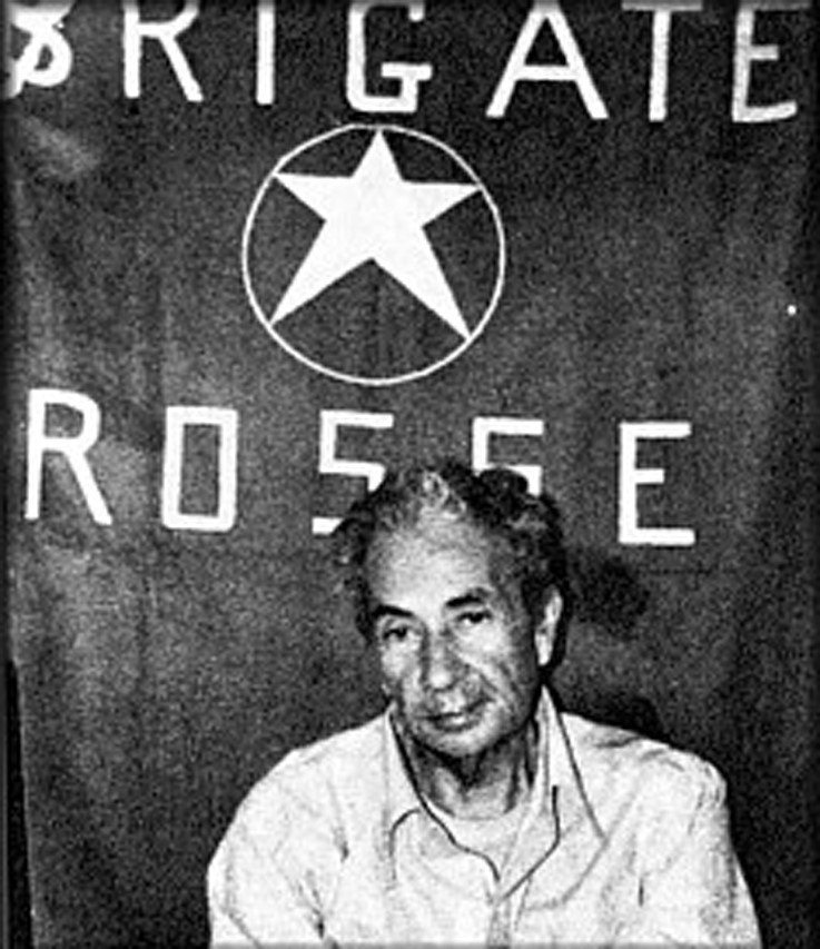 Fig.2  Foto di Aldo Moro prigioniero acclusa al comunicato n.1 delle Br del 16 marzo 1978. 