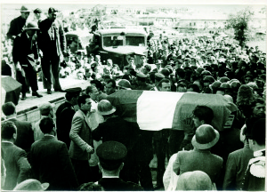 I funerali delle vittime del disastro minerario di Ribolla del 7 maggio 1954. Il repertorio fotografico è stato tratto dal volume curato da Cipriani Massimo, La miniera a memoria, Roccastrada, 2004